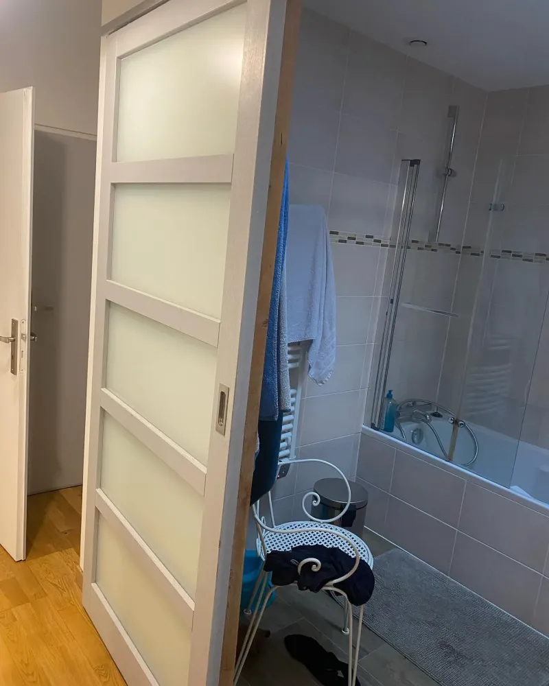 Pose de menuiseries intérieures à Peujard